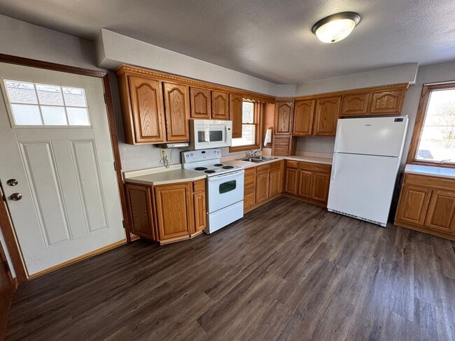 Building Photo - Main level house available for rent