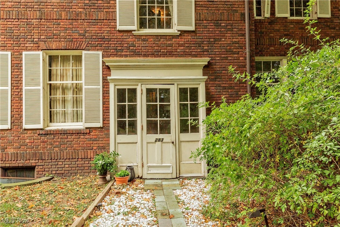 Primary Photo - 283 Corning Dr