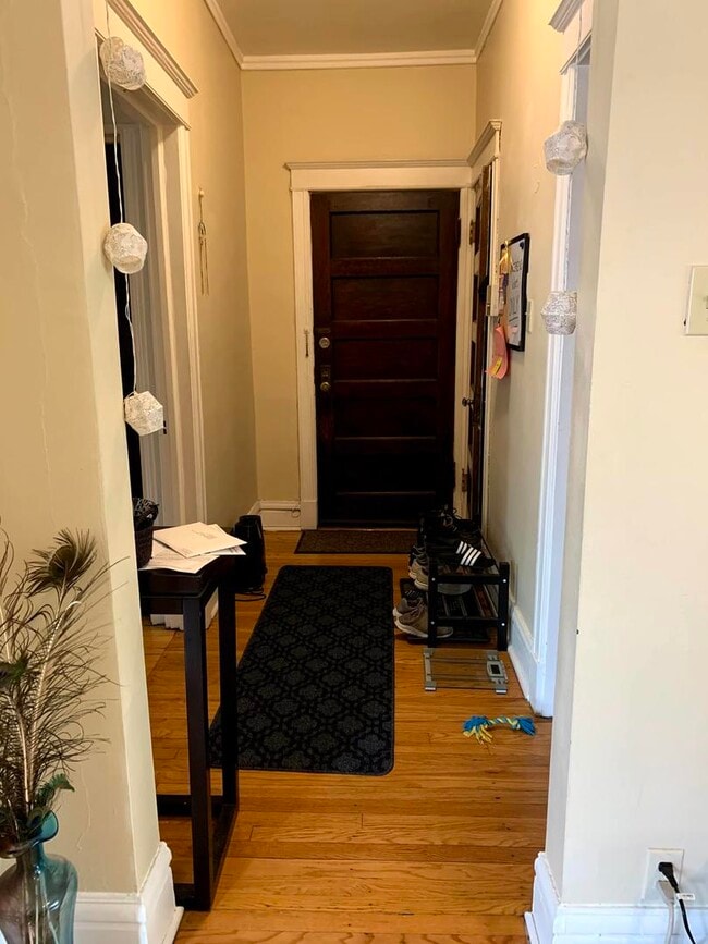 Building Photo - 2208 W Berteau Ave