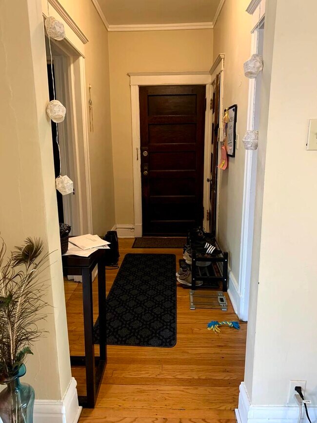 Foto del edificio - 2208 W Berteau Ave