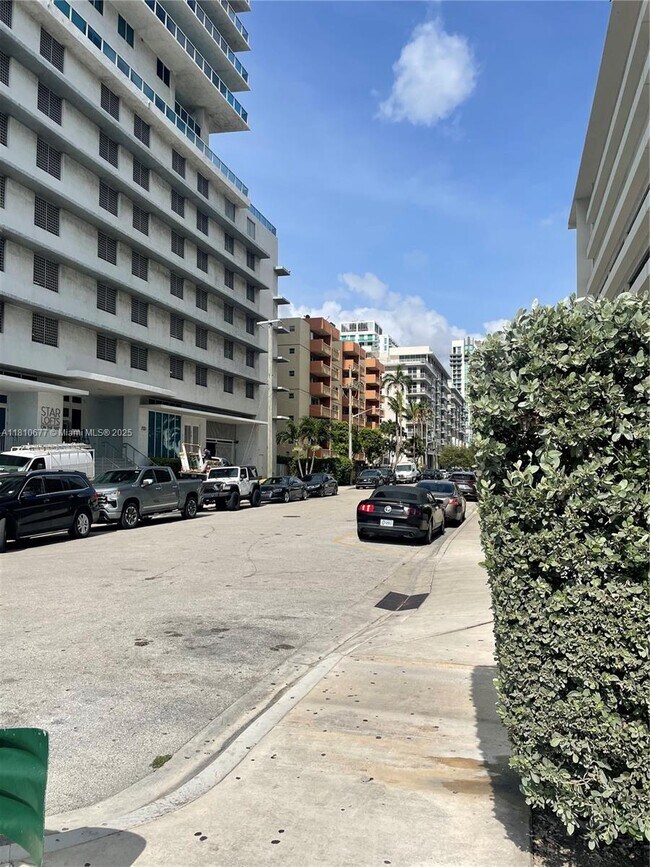Foto del edificio - 600 NE 25th St