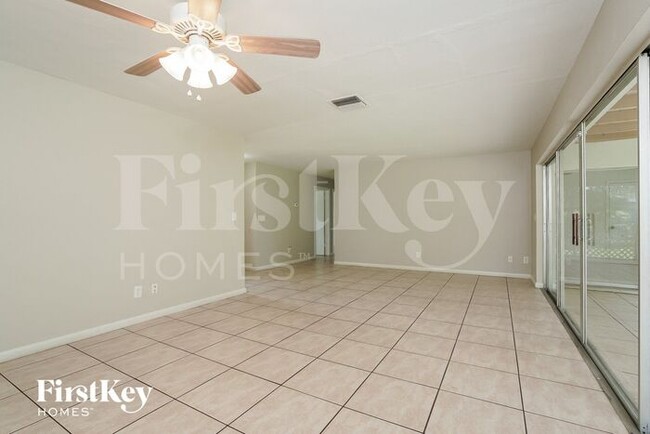 Foto del edificio - 4108 SE 10th Ct