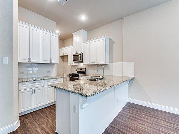 Building Photo - 2205 Apex Dr