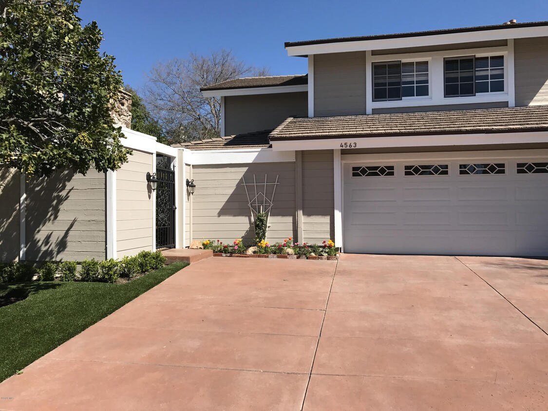 Foto principal - 4563 Tam Oshanter Dr