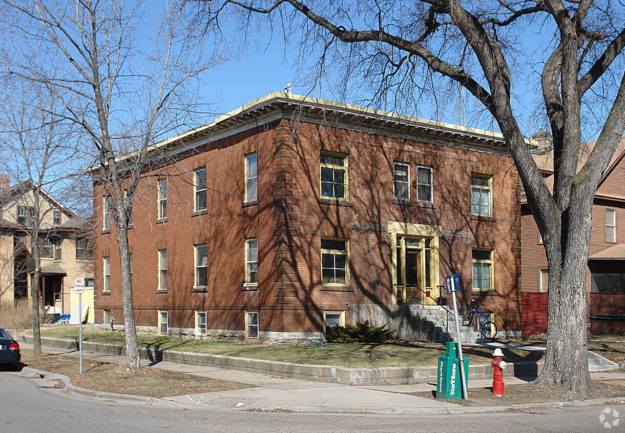 Primary Photo - 2448 Lyndale Ave S