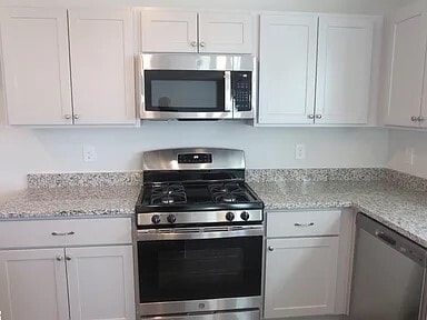 Primary Photo - 11 Chalet Ct