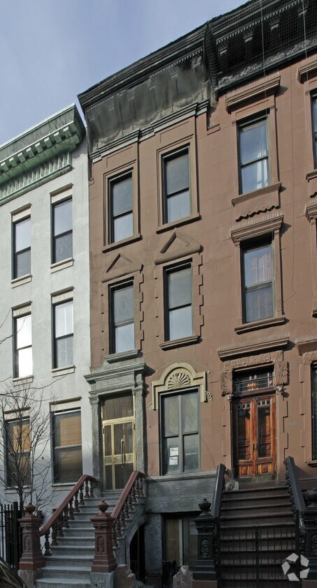 Primary Photo - 501 Manhattan Ave