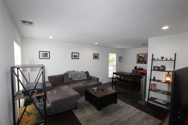 Foto del edificio - 301 Willard St