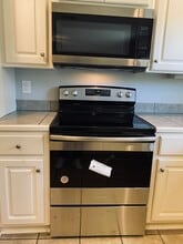 Building Photo - 19 Cedaridge Dr