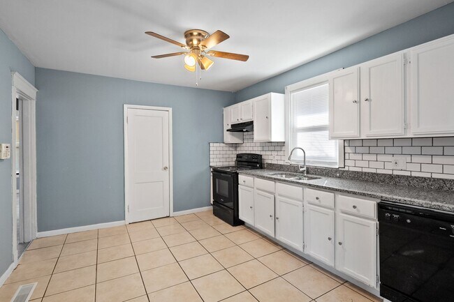 Building Photo - Dutchtown 2 bed 1 bath Single-Family for R...