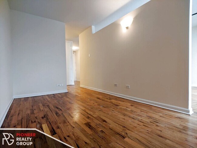 Foto del edificio - 4600 N Clarendon Ave