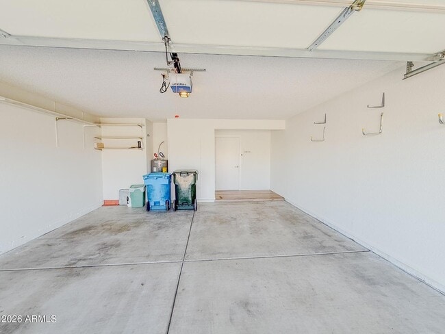 Building Photo - 2533 E Wagoner Rd