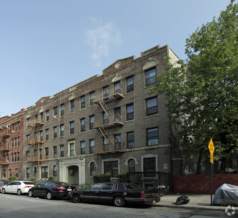 Foto principal - 245 Sullivan Place