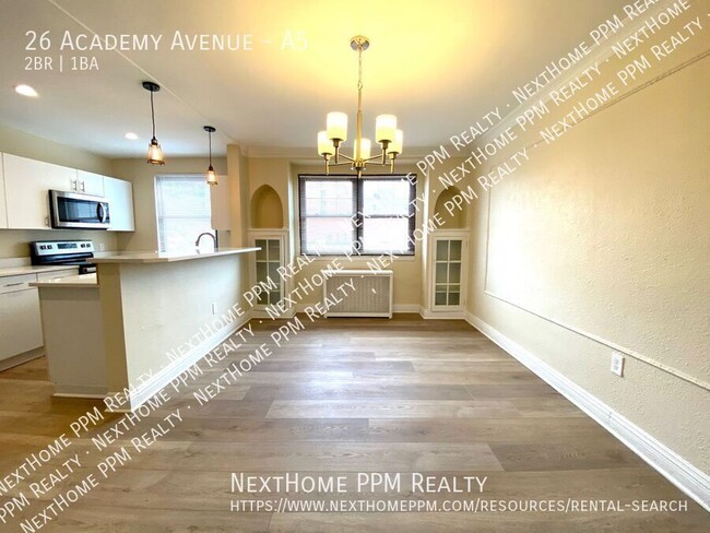 Building Photo - Great Space! Large 2 Bedroom, laundry in u...