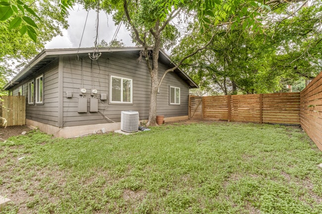 Patio lateral privado - 3503 Clawson Rd