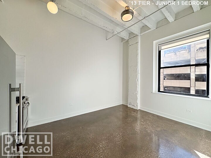 Foto principal - 17 E Adams St