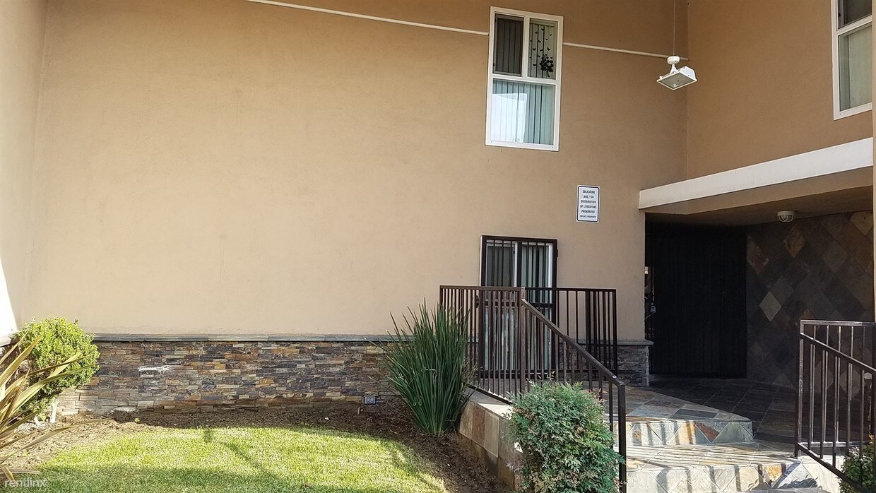 Foto principal - 6316 Albany St