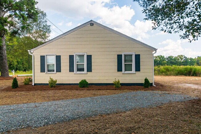 Foto del edificio - Charming 2-Bedroom Home in Smithfield!