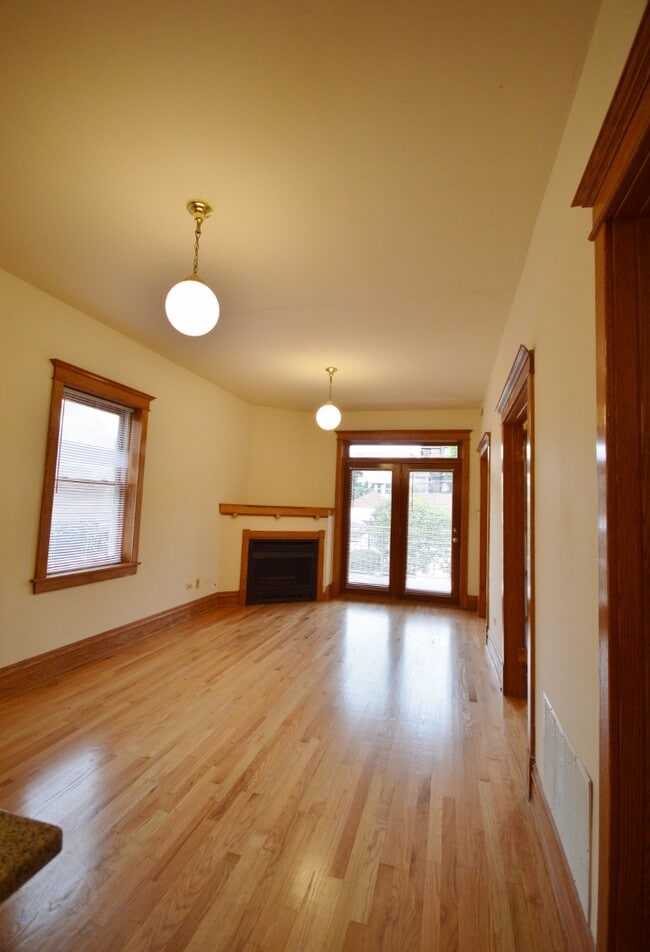 Building Photo - 3920 N Janssen Ave