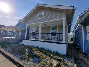 Building Photo - 421 Colescott St