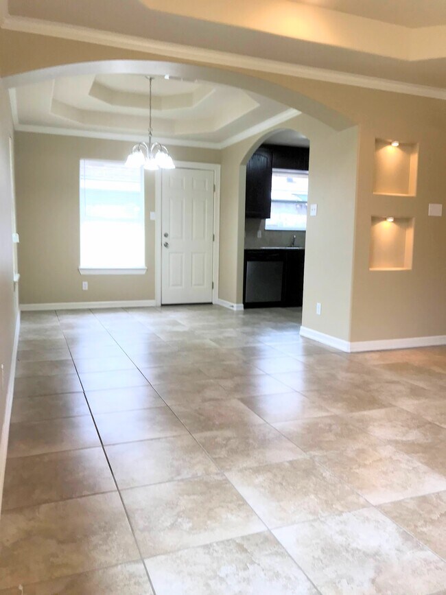 Spacious, Clean & Modern! - 3607 Sheraton Ave
