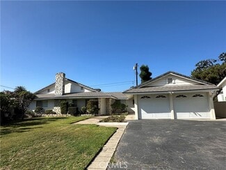 Building Photo - 2115 Holly Ave