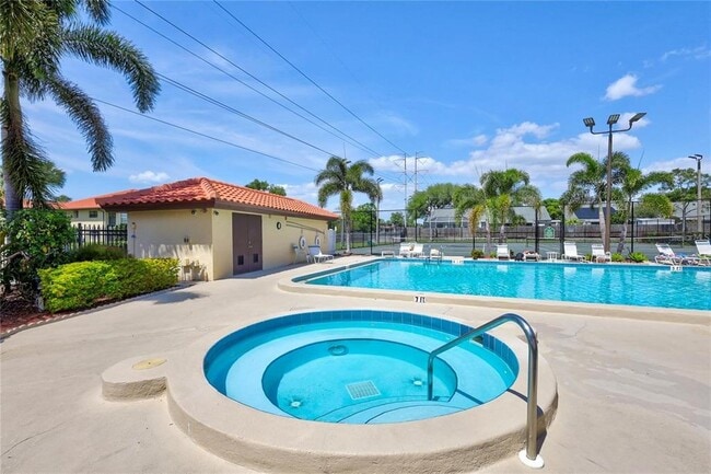 Building Photo - 2511 Hammock Ct