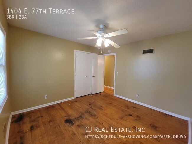 Foto del edificio - 1404 E 77th Terrace