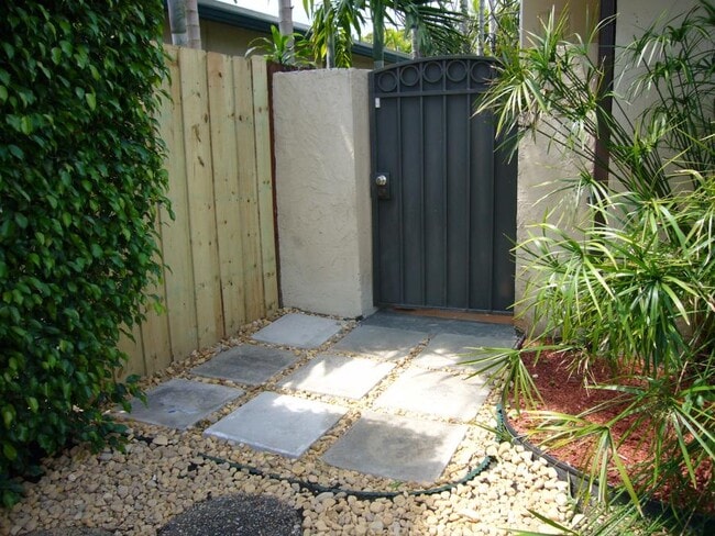 Private Entrance - 5080 SW 66th Ave