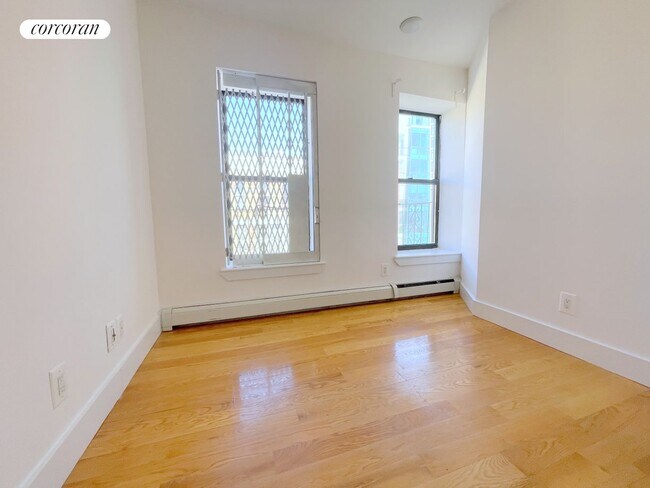 Foto del edificio - 506 Manhattan Ave