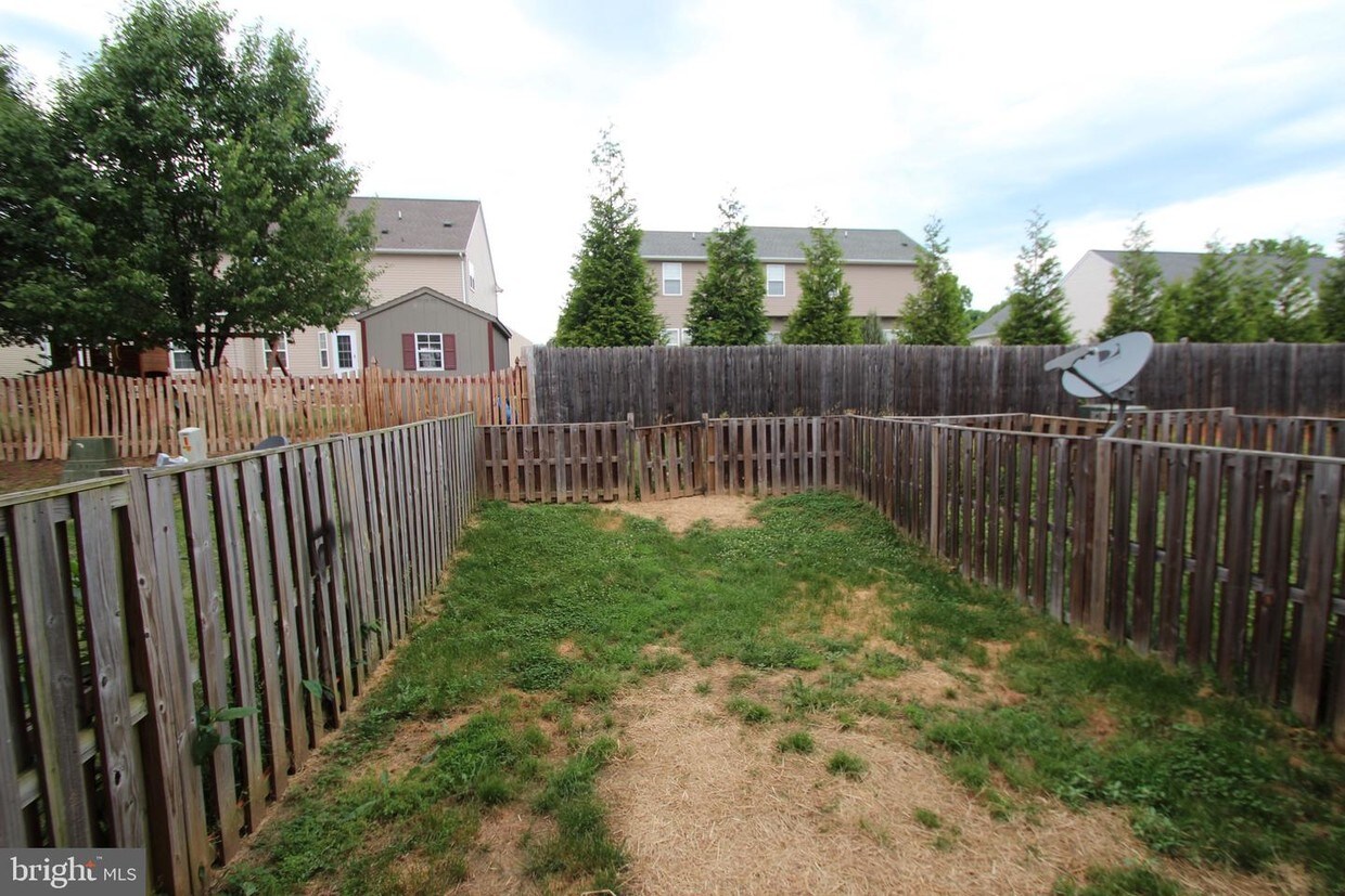 Primary Photo - 860 Persimmon Pl