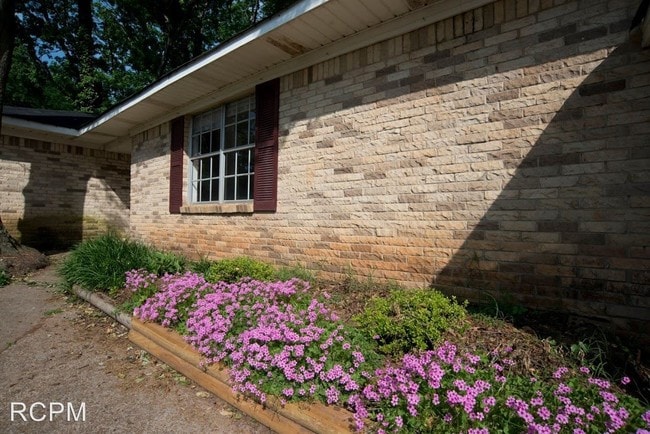 Building Photo - 3 br, 1.5 bath House - 3414 Grassfort Dr SW