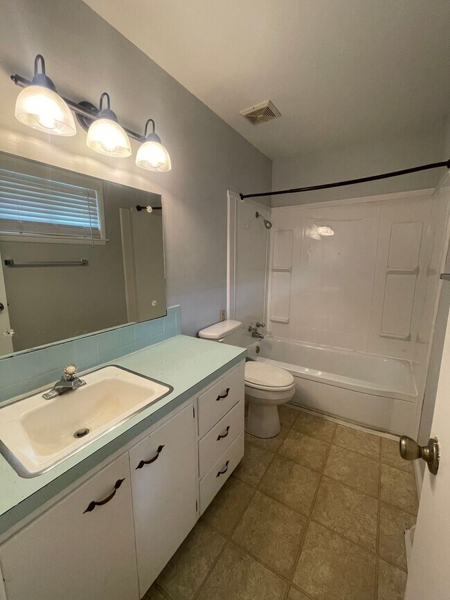 Foto del edificio - 1 bedroom 1 bathroom duplex available now