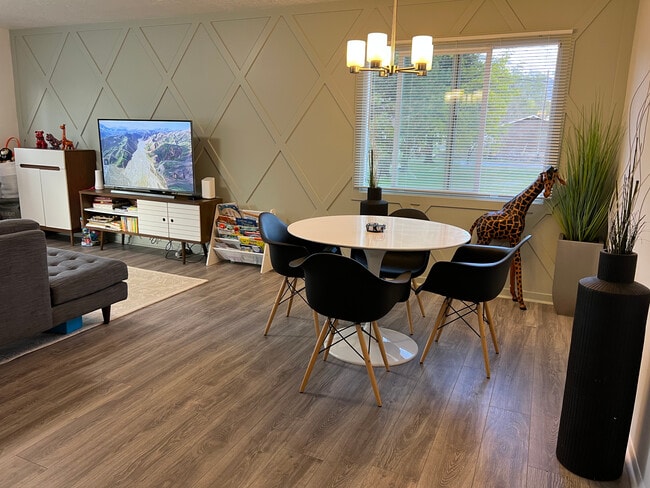 Dining Area - 264 E 500 N