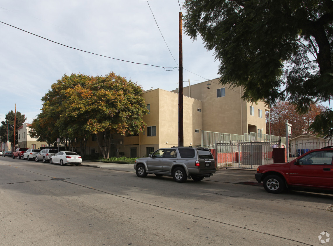 Building Photo - Barnsdall Court Apartments I