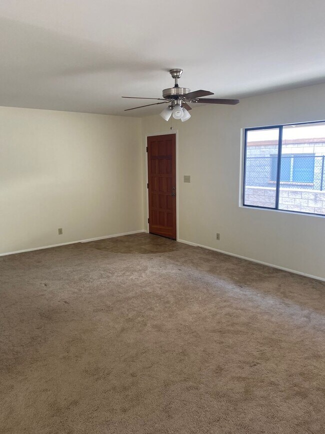 Foto del edificio - Quiet Kaimuki Neighborhood, 4 bedroom, 2 B...