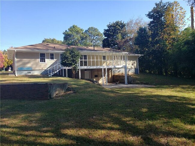 Building Photo - 130 Mansell Cir