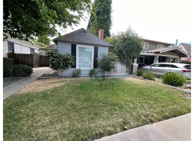 Building Photo - Welcome home to this charming Graceda two ...