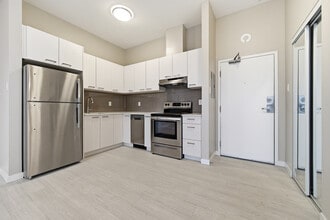 Kitchen #110 - Tour Sherbrooke