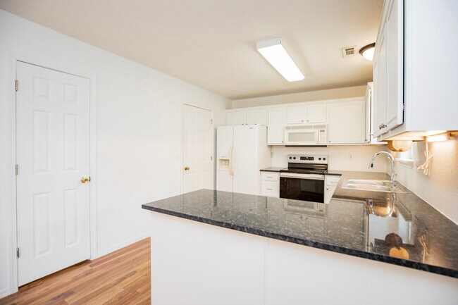 Foto del edificio - 215 Broyles St