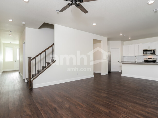 Foto del edificio - 1528 N Garnet Creek Ave
