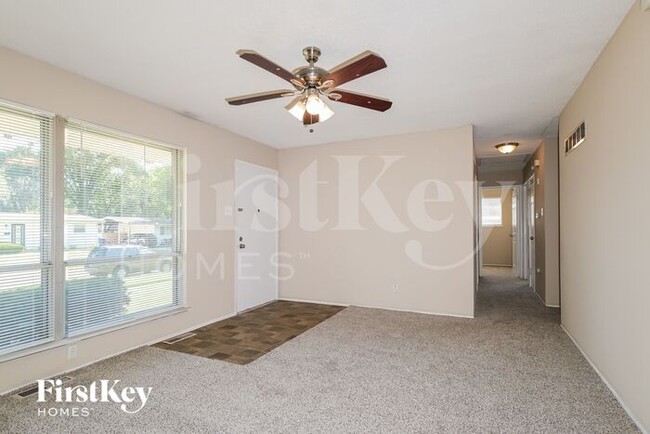 Building Photo - 580 Moule Drive