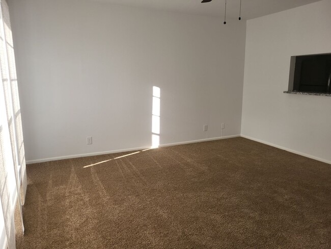 Building Photo - 8401 N New Braunfels Ave