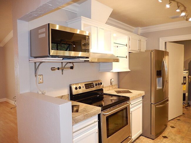 Building Photo - MODERN 3/2 w/ Office, Stainless Steel Apps...