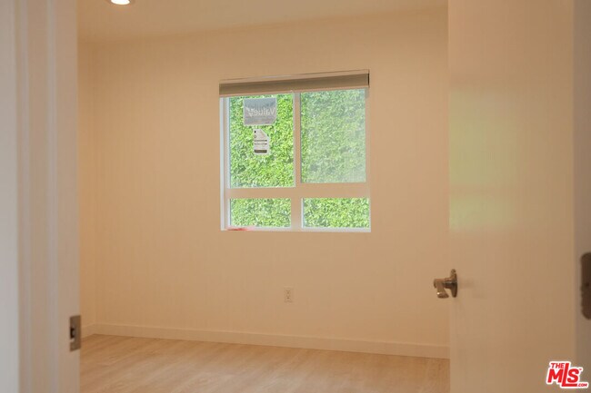 Foto del edificio - 419 S Clark Dr