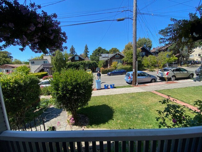 Foto del edificio - Spacious, Quiet N. Berk. House w/ a Large Private Backyard