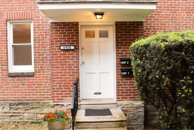 Doorway - 6926 Ardleigh St