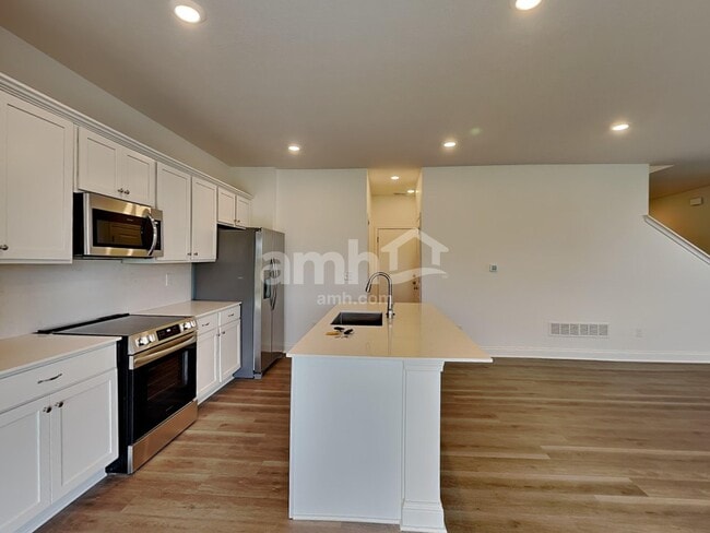 Building Photo - 9184 Henley Ave