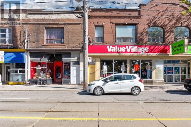 Building Photo - 922 Queen St E