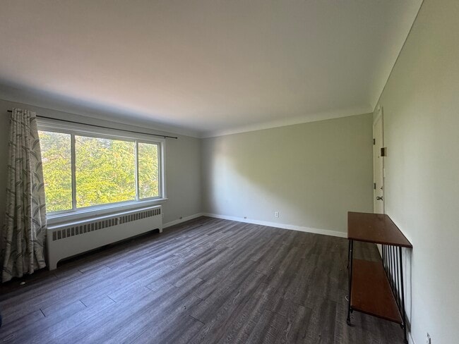 Building Photo - 1 Bedroom 1 Bathroom Apartment!